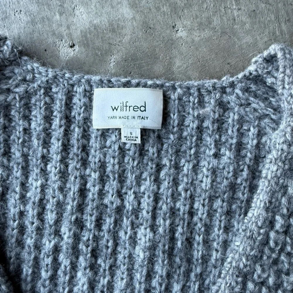 Wilfred Aritzia Charcoal V-Neck Sweater Cotton and Alpaca Blend Size Small - Picture 4 of 9